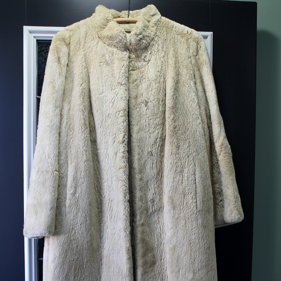 Vintage1960's Woman's Sheared Beaver Fur Coat - Picture 3 of 11